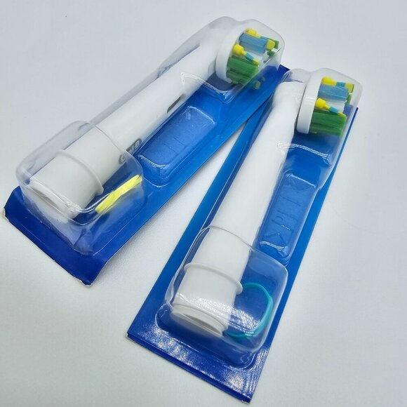 Oral-B FlossAction Replacement Brush Heads (2 Pack) - Picture 3 of 7